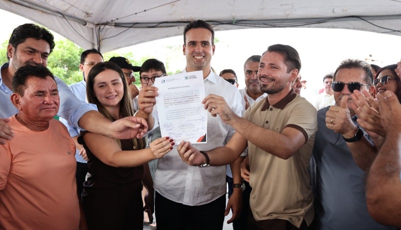 Prefeito de Cacimba de Areia assina ordem de servi�os com Lucas, fiscaliza obras e agradece parceira com o Estado