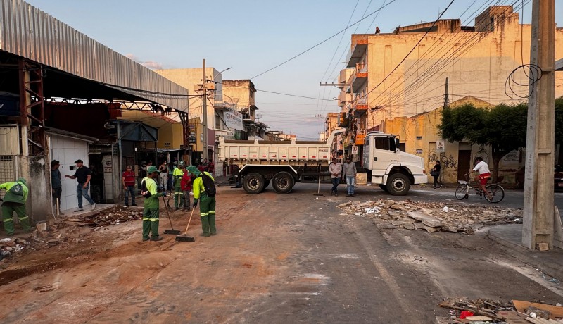 Prefeitura de Patos realoca feirantes e inicia melhorias na Rua Jos Genuno 