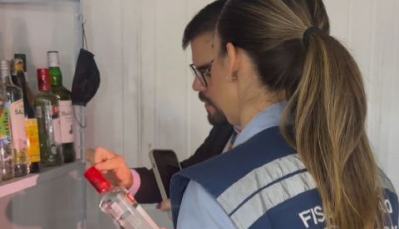 Bebidas com indcios de adulterao so apreendidas em Patos pelo Procon