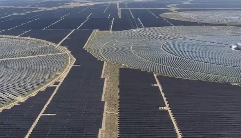 Mais de 400 km de painis: China ergue maior complexo de energia renovvel do planeta
