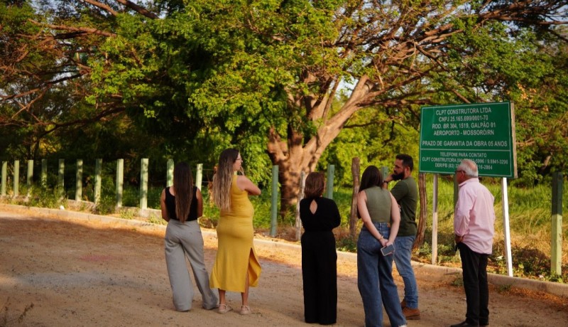 Secretrios de Patos realizam visita ao terreno onde ser construdo o Parque da Criana