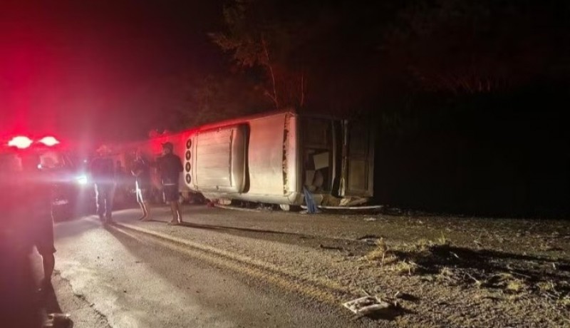 Acidente com nibus deixa ao menos 15 mortos e 15 feridos em Pernambuco