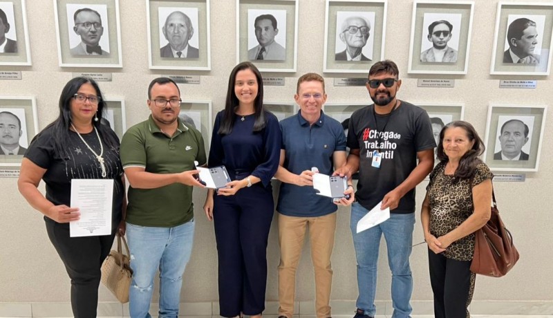 Conselhos Tutelares de Patos recebem novos celulares da Prefeitura fortalecendo atuao