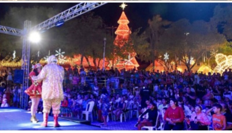 Patos abre oficialmente o 'Natal da Gente' 2025 com desfile e espetculo natalino