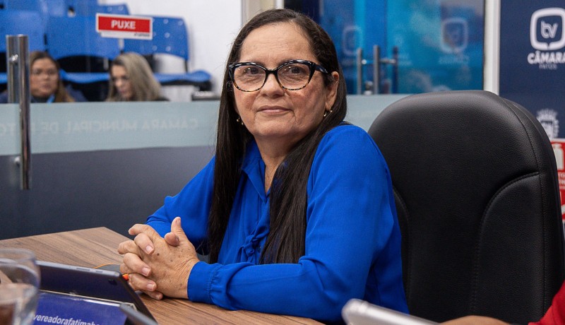 Vereadora Ftima Boco homenageia Padre Jair pelos 45 anos de ordenao sacerdotal