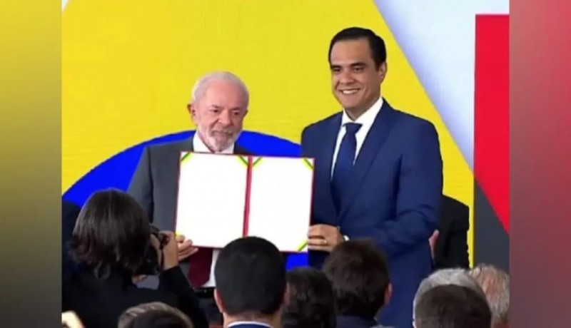 Lula d� posse ao paraibano Gustavo Feliciano como ministro do Turismo