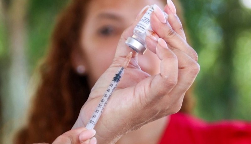 Primeiras doses de vacina contra a dengue s�o entregues ao Min. da Sa�de