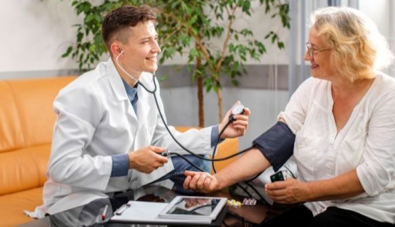 Enamed: 4 em 10 m�dicos de curso privado se formam sem atingir profici�ncia