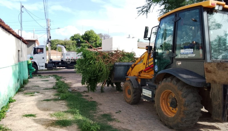 Bairros de Patos recebem a��es diversas da Secretaria de Infraestrutura e Servi�os P�blicos