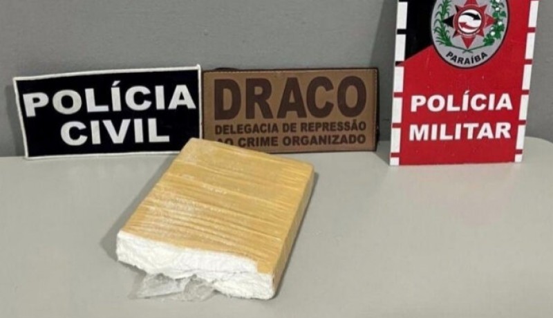 Pol�cias Militar e Civil meio quilo de coca�na em Teixeira e prende mulher