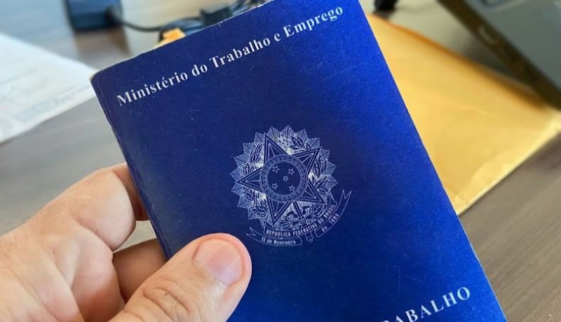 Empregos privados com carteira assinada batem recorde no Brasil, segundo IBGE