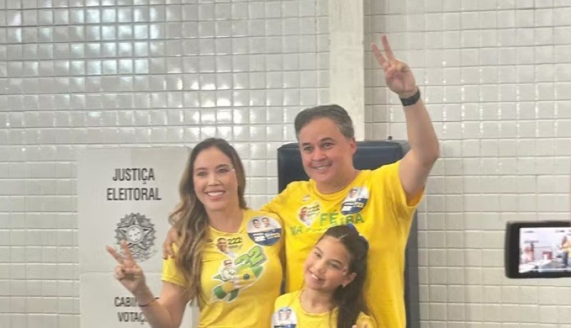 Efraim Filho (PL) vota em Jo�o Pessoa e mostra confian�a no 2� turno, PB