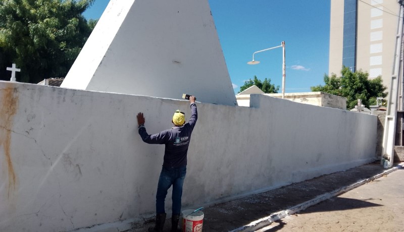 Prefeitura inicia prepara��o dos cemit�rios para o Dia de Finados em Patos