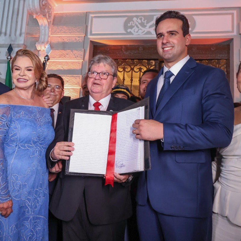 Lucas Ribeiro toma posse como governador e anuncia cria��o do primeiro parque sensorial do autismo como medida de governo