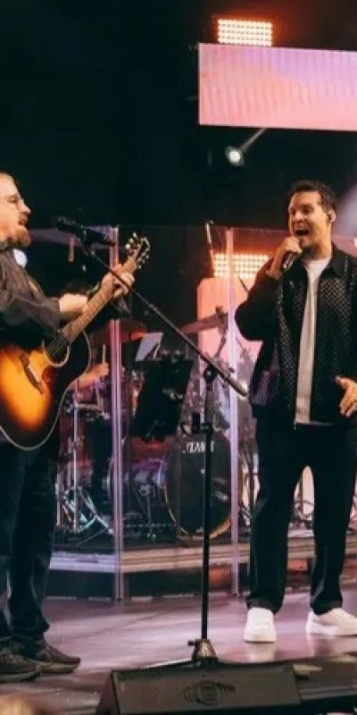 Asaph Borba lan�a nova vers�o de 'Jesus Em Tua Presen�a' com Brun�o Morada