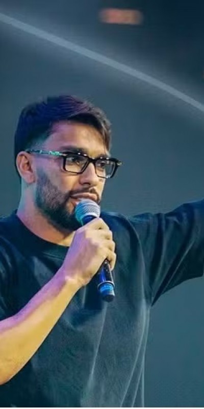 Lucas Paquet� chora em culto e fala de 'depress�o' durante investiga��o por cart�es amarelos
