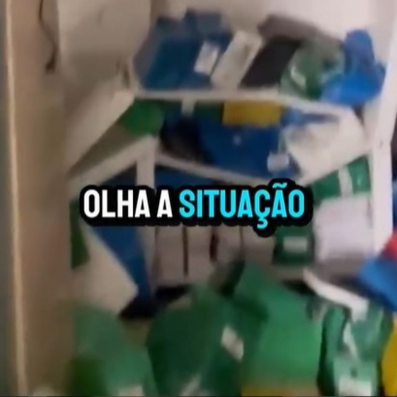 Caos total no setor de arquivos da Prefeitura de Santa Terezinha com teto desabando, entulho e fezes de gatos