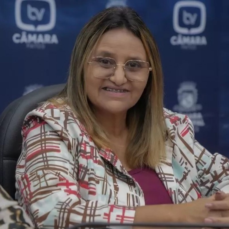 Nabor nomeia Lcia de Chica Motta secretria e abre vaga para mdica Perla Gadelha na Cmara de Patos