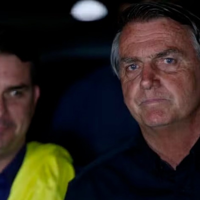 Bolsonaro confirma em carta indica��o de Fl�vio como candidato � Presid�ncia