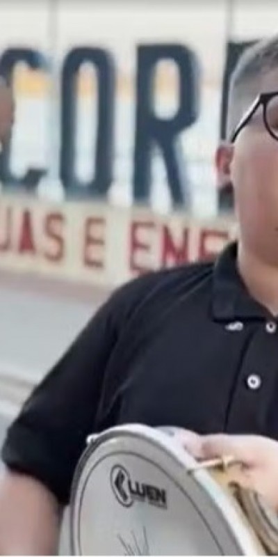 Aos 11 anos, Leozinho do Samba conquista seguidores cantando cl�ssicos da m�sica brasileira