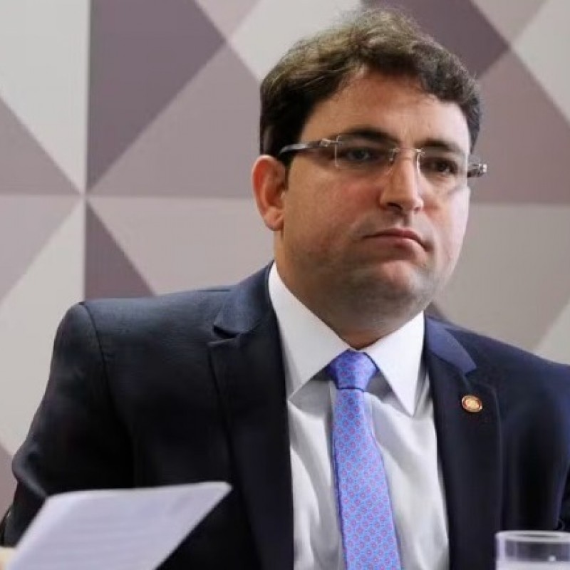 Pol�cia Federal diz que encontrou sala secreta com m�quina de contar dinheiro no hangar do s�cio de Fl�vio 